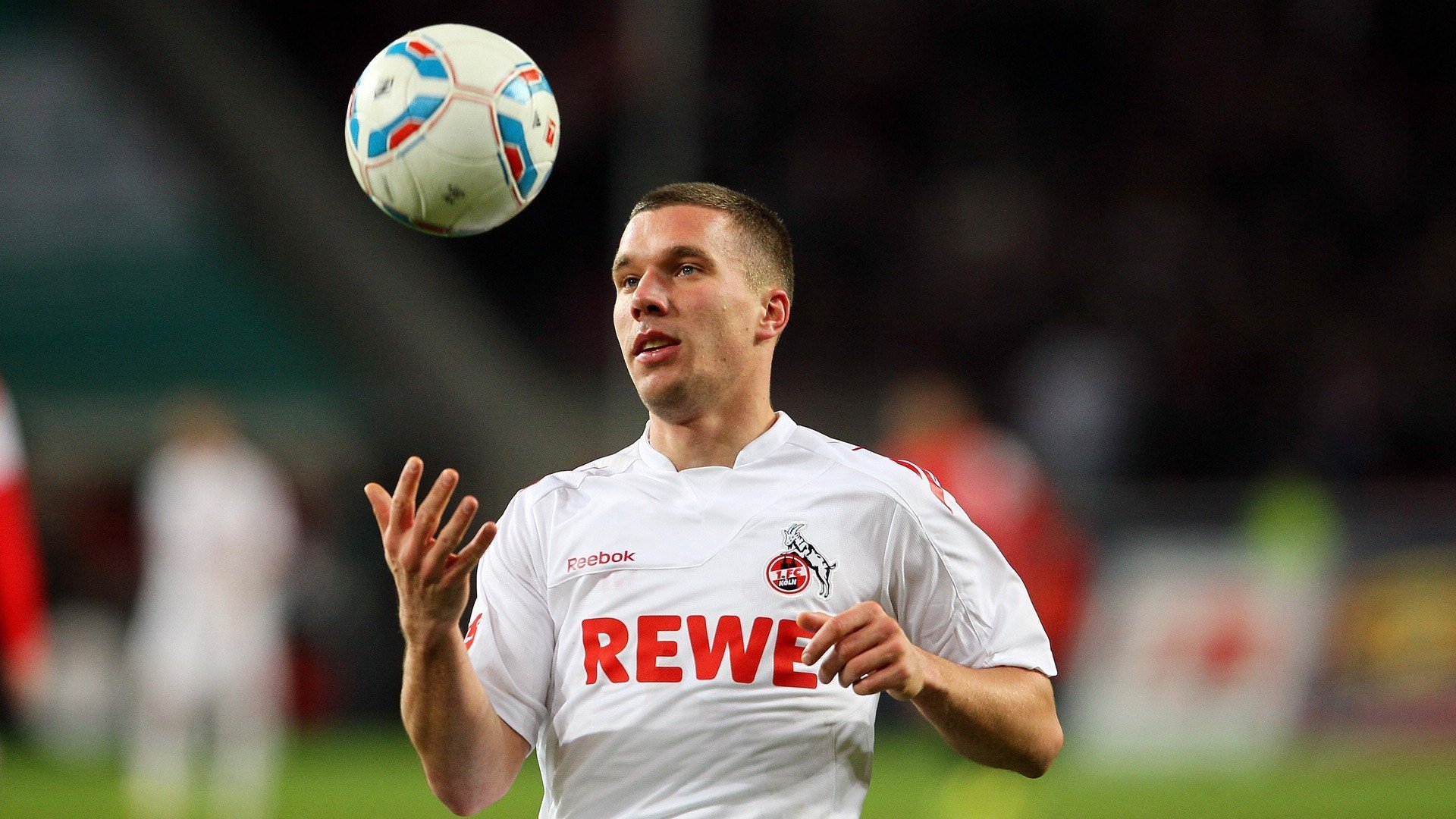 米兰体育官网平台-英超最佳阵容评选:谁能入选本赛季梦幻11人?,英超联赛最佳球员